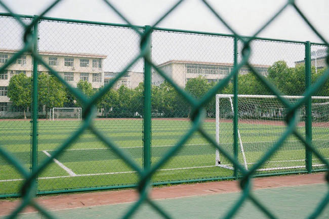 从 35 元到 200 元 /㎡，球场围网价差在哪？犇顶围栏为你说清(图1)
