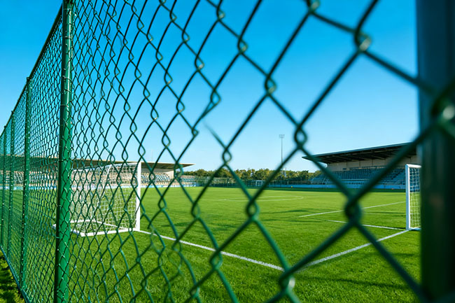 足球场围网降价 40%!采购者必看:93 元 /㎡入手技巧 + 避坑指南(图2) 足球场围网降价 40%!采购者必看:93 元 /㎡入手技巧 + 避坑指南(图2)