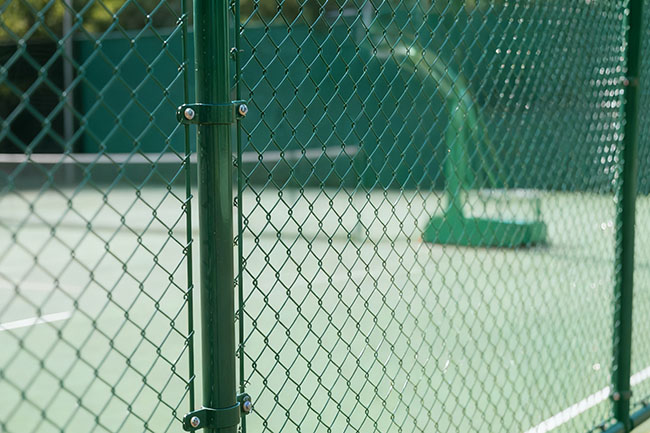 足球场围网怎么选？犇顶详解标准与定制服务(图1)