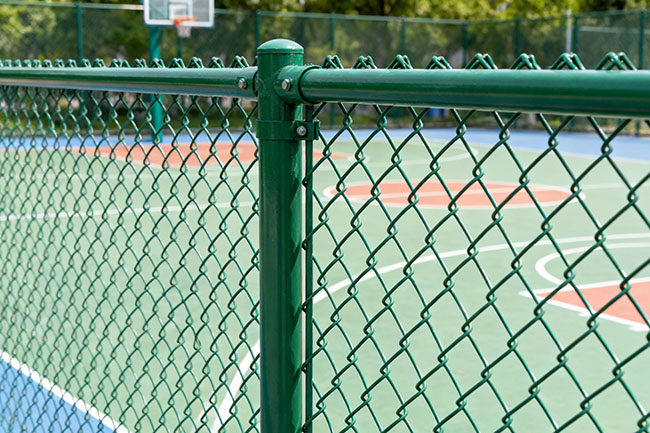 球场围网报价差 6 倍？4 大因素定单价，河北犇顶控预算！(图1)