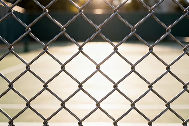 球场围网选购指南：3 招锁定靠谱厂家(图2)