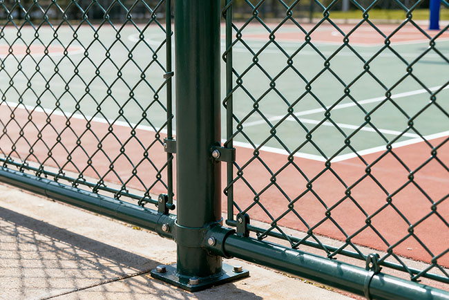 球场围网选购指南：3 招锁定靠谱厂家(图1)