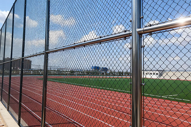 河北球场围网定制：精准适配场景，质价双优筑牢运动安全边界(图1)