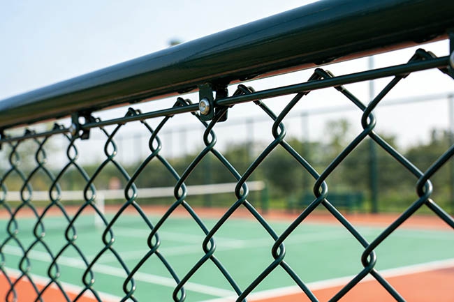 球场围网多少钱一平米？这样选省 30% 成本(图1)