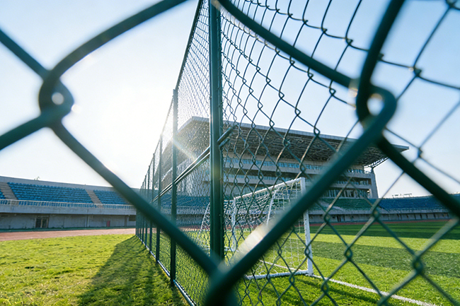 球场围网高度选 4 米 / 5 米 / 6 米？犇顶厂家专业建议(图1)