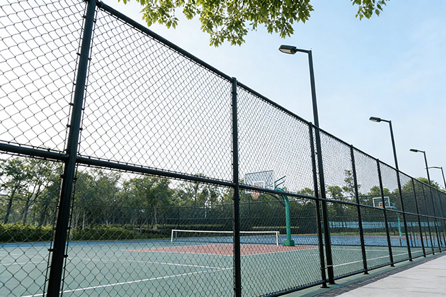 球场围网维护技巧 犇顶围栏:延长使用寿命 5 年(图2) 球场围网维护技巧 犇顶围栏:延长使用寿命 5 年(图2)
