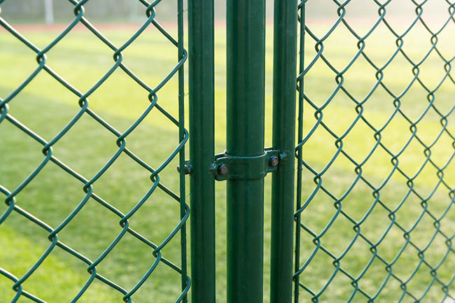 影响球场围网价格的5 大因素，犇顶围栏详解(图2)